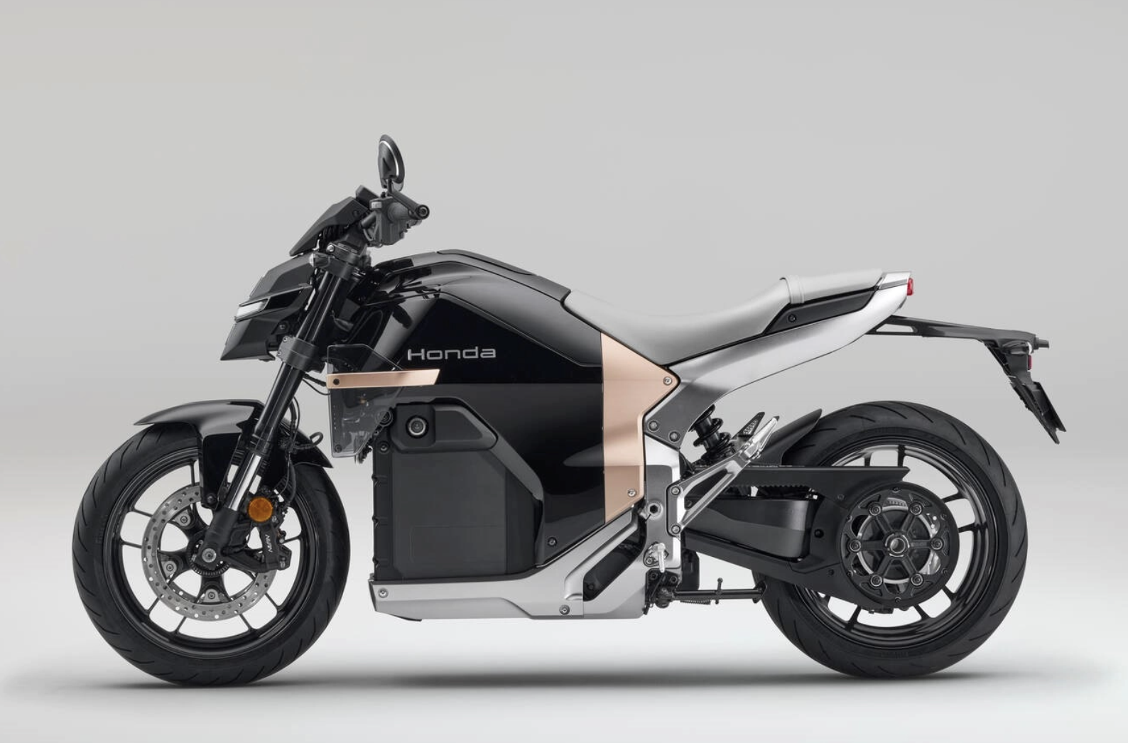 Honda WN7 Tanıtıldı: 130 Km Menzil, Hızlı Şarj! Blog